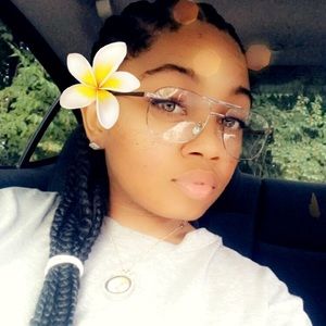 Meet your Posher, Machia